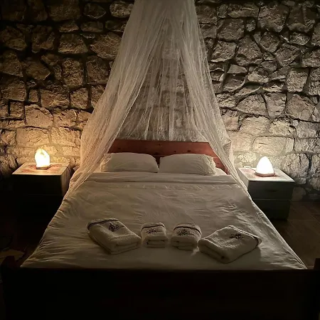 Koesedere Stone Villa *