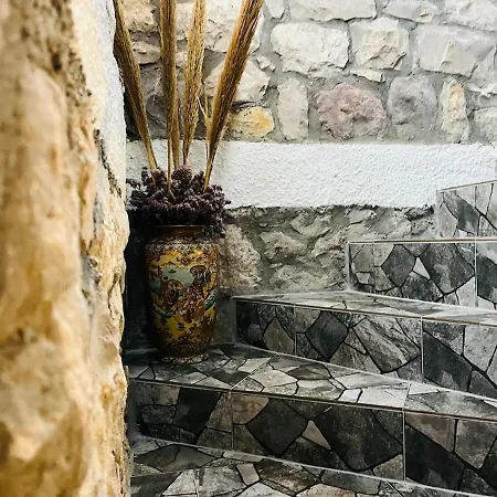 ヴィラ Koesedere Stone カラブルン