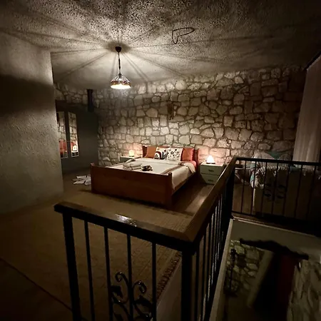 ヴィラ Koesedere Stone カラブルン