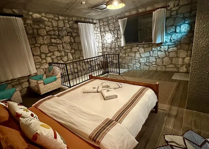 Koesedere Stone カラブルン