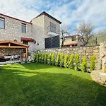 Villa Koesedere Stone *