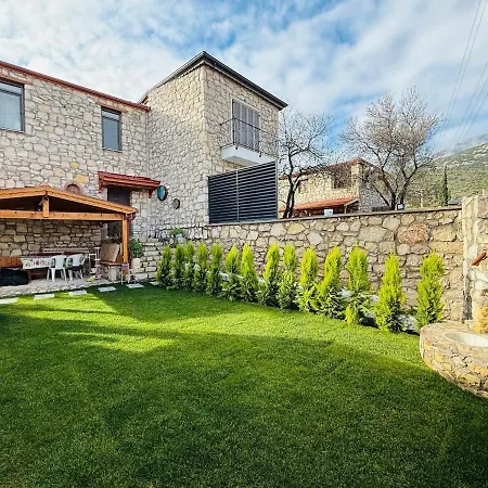 Villa Koesedere Stone *