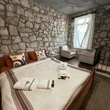 Koesedere Stone Villa *