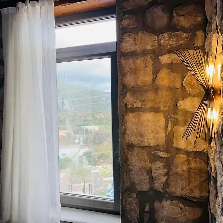 Villa Koesedere Stone *