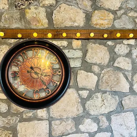 Villa Koesedere Stone *