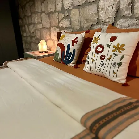 Villa Koesedere Stone *