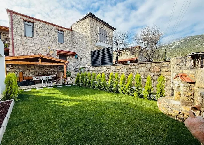 Villa Koesedere Stone *