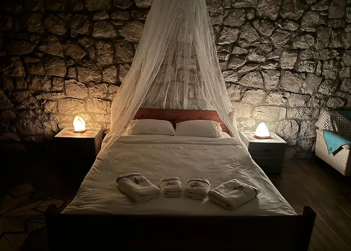 Koesedere Stone Villa *