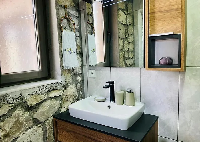 Villa Koesedere Stone