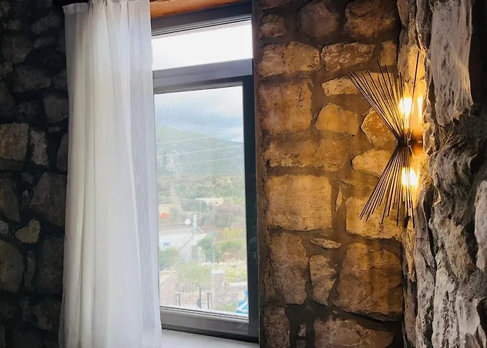 Villa Koesedere Stone *