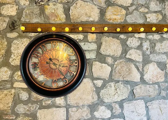 Villa Koesedere Stone *