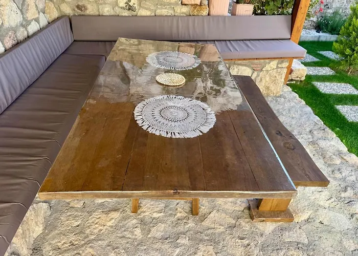 Koesedere Stone Villa *