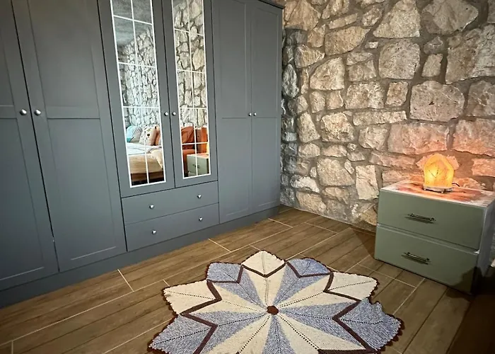 Koesedere Stone Villa *